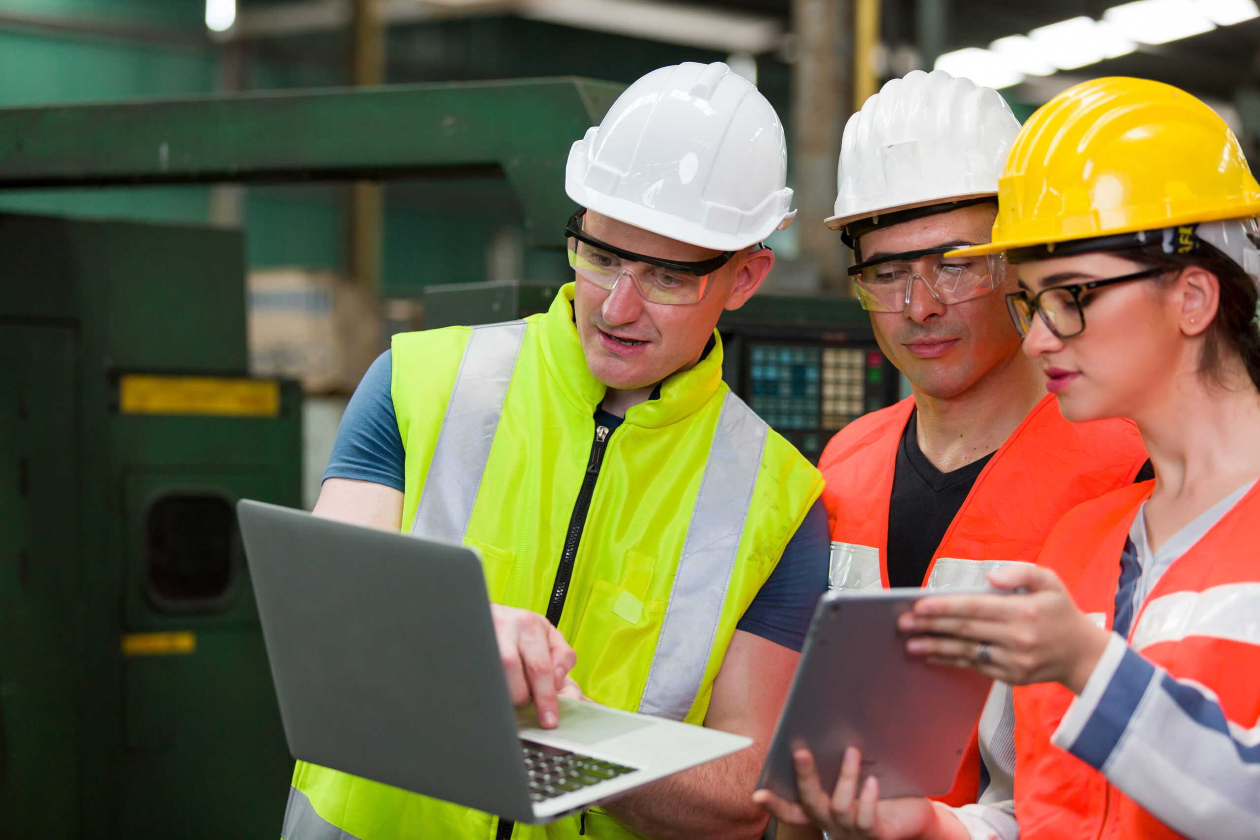 Photo of Facility-managers-plant-manager-engineers-Maintenance MRO Team planning and conferring